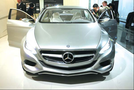 Mercedes offers consumers 'green luxury'