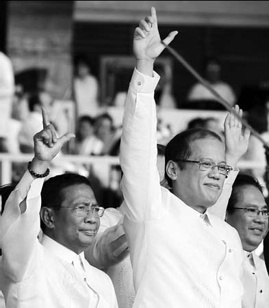 Benigno Aquino III sworn in as Philippine leader