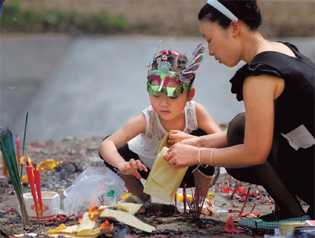 Sichuan quake anniversary marked