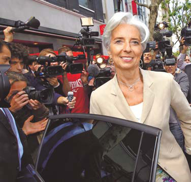 IMF chief resigns, debate heats up over his successor
