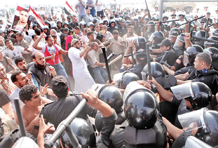 Mubarak trial sparks clashes