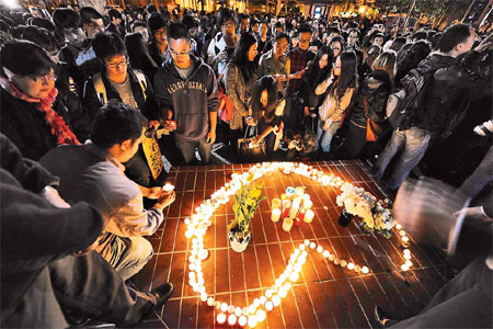 1,000 attend US vigil for slain students