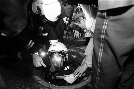 Woman who fell in manhole still missing