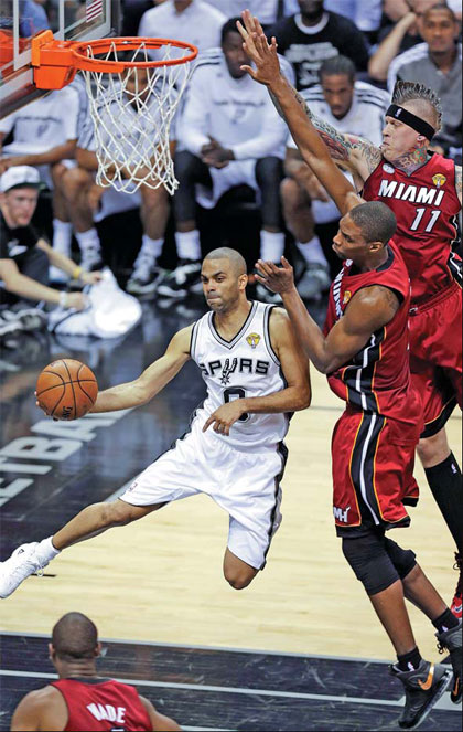 Spurs rout Heat in Game 3