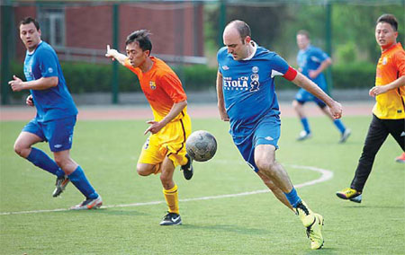 Foreigners in Tianjin find a fresh goal to aim for
