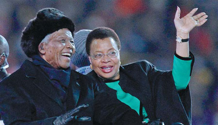 Mandela turns 95 in hospital bed