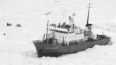 Anxious wait for Russian research ship stranded in Antarctic