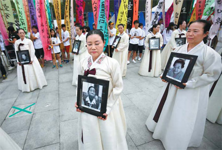 US House links spending bill to 'comfort women'