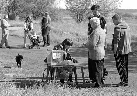 Ukraine regions vote on autonomy