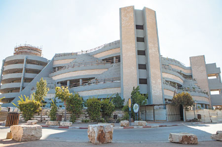 Israel buries its dead in cemetery that's 22 m high