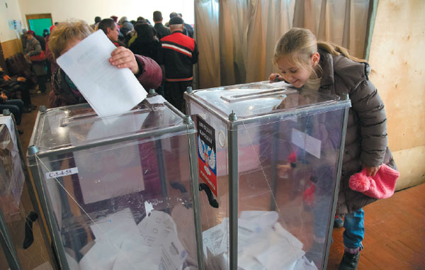 Controversial elections go ahead in eastern Ukraine