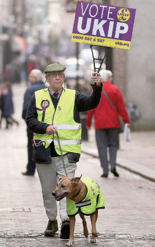 Cameron risks losing out to anti-EU UKIP as two-party system creaks