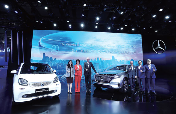 Mercedes-benz year of innovation setting the pace for future growth