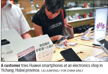 Huawei, Samsung escalate fight over smartphones