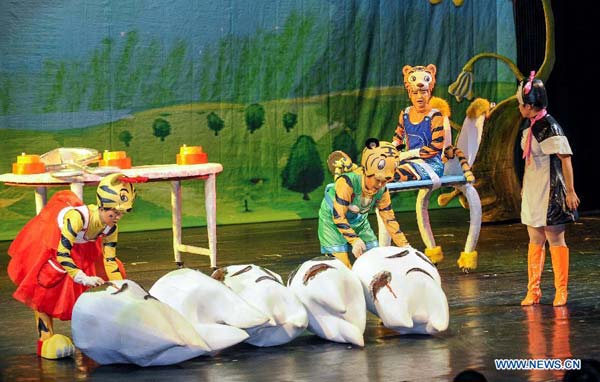 Children perform fairy tale drama in Beijing