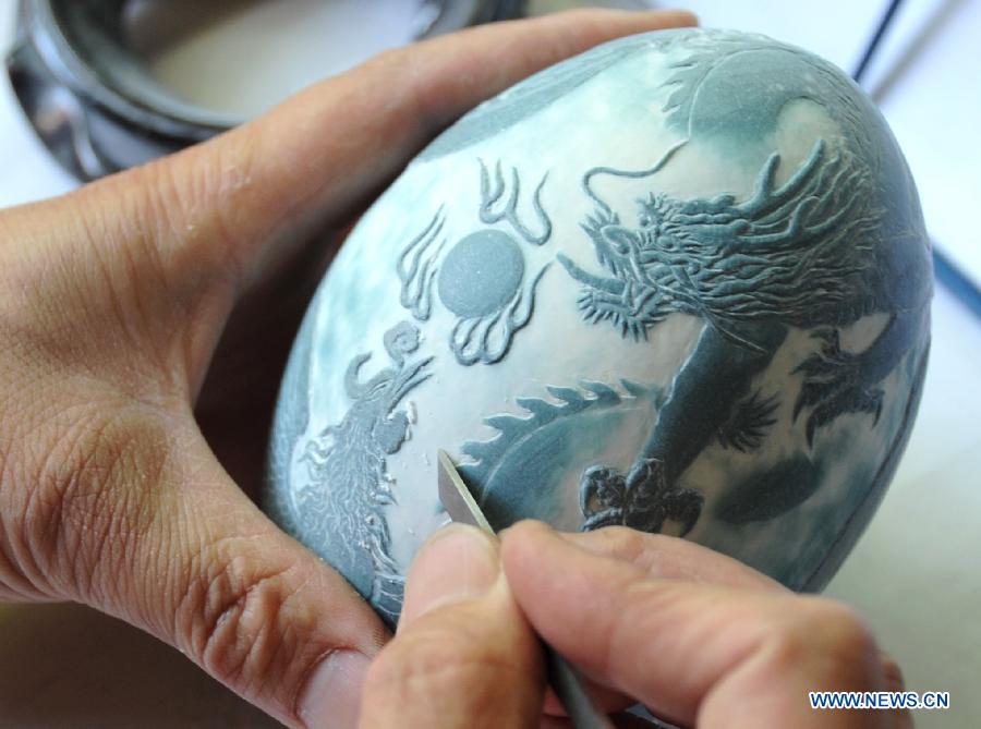 Egg carving handicrafts made by Chinese villager