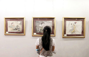 Artist Xiao Jiahong exhibites paintings in Hong Kong