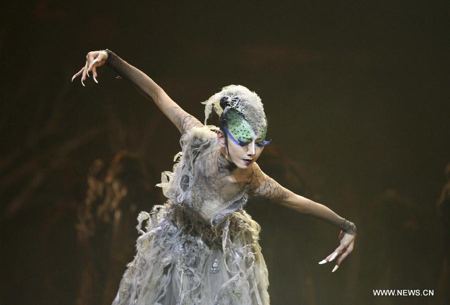 Yang Liping performs in her final dance drama 'The Peacock'