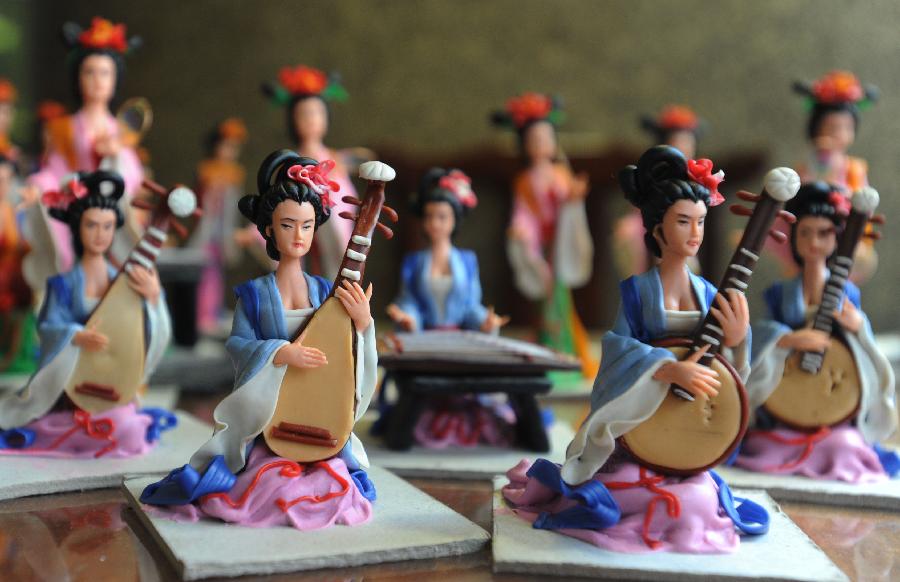 Folk artist makes pretty dough figurines