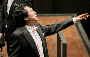 Musician improvises Nanyin opera to help keep it alive