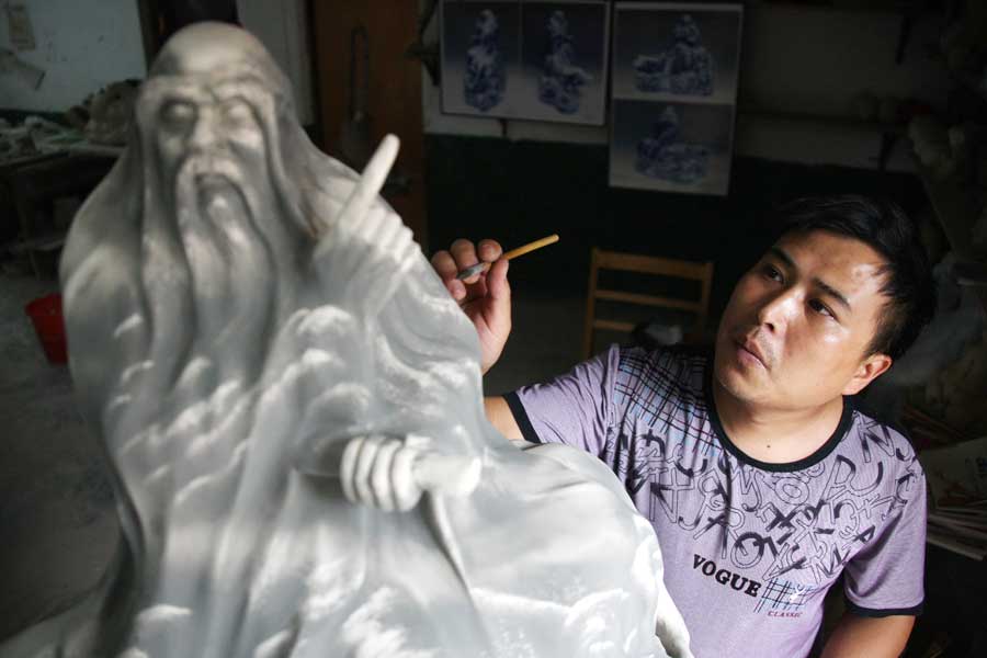 Fashion sculptor Liu Haifeng