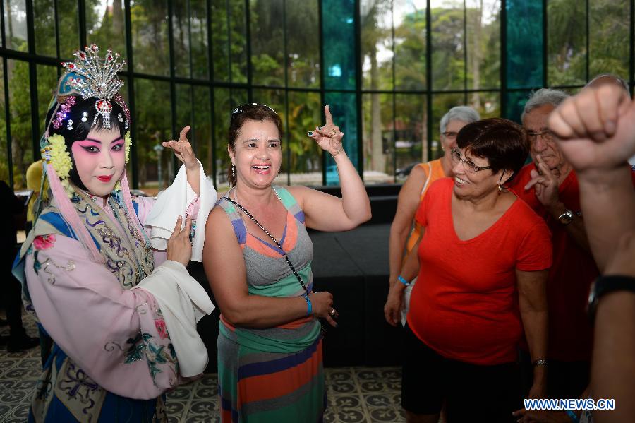 Beijing Opera troupe perform in Brazil