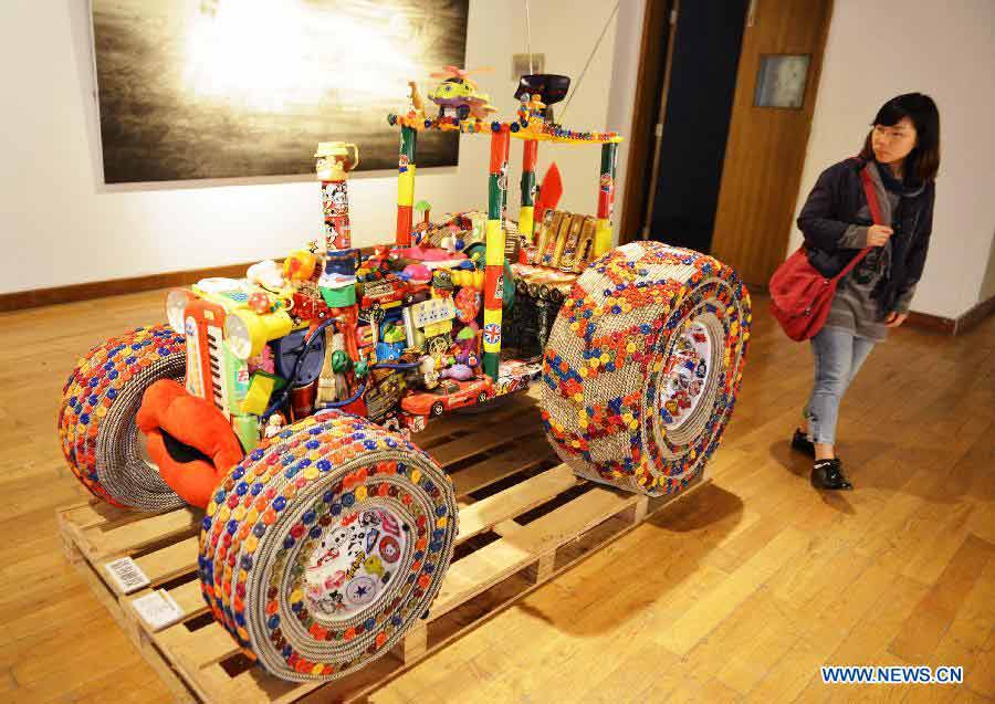 Art works of 2013 college graduates exhibited in Hangzhou