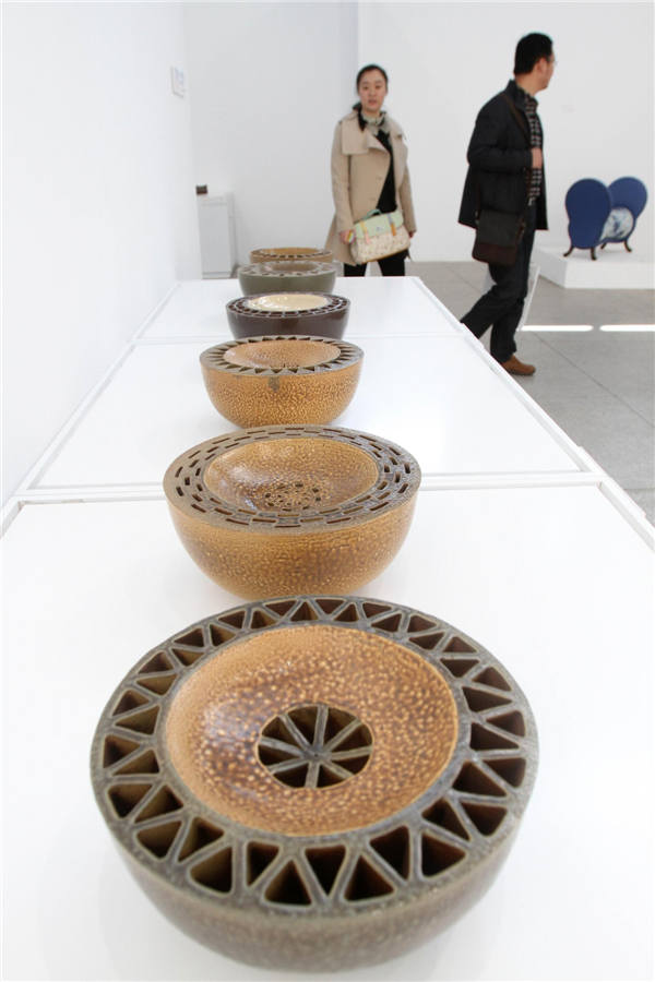 Ceramic art showcased in Jiangsu