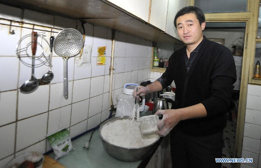 Dough modelling craftsman in NE China's Jilin