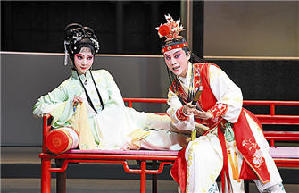 Preserving Erjiaxian opera in Hua county