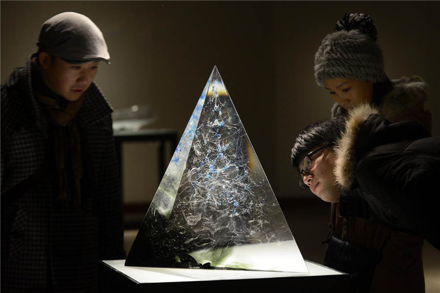 Glass art exhibition held in Hangzhou