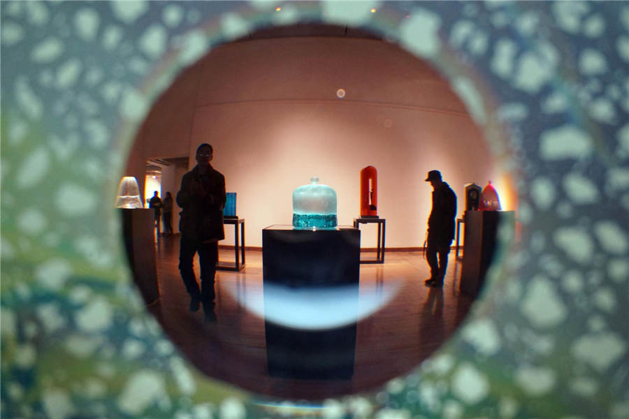 Glass art exhibition held in Hangzhou