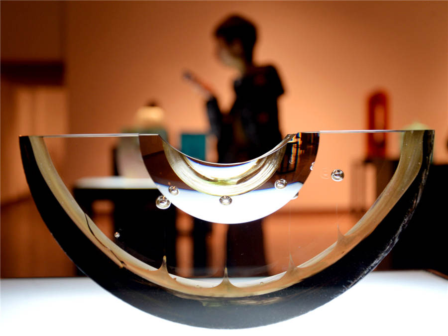 Glass art exhibition held in Hangzhou