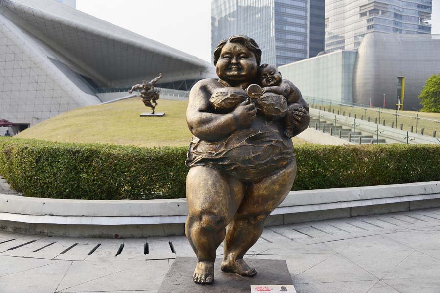 Large women brighten life in Guangzhou