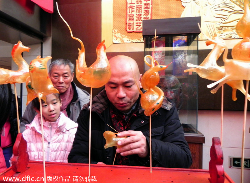 Folk artists display skills at temple fair