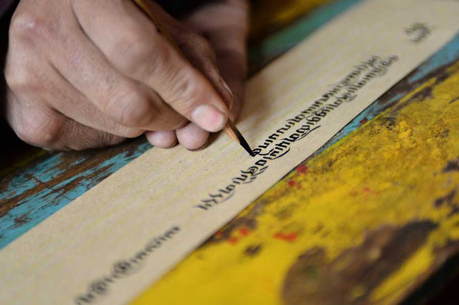 Inheritor of De'ang Sazhi Tibetan Calligraphy