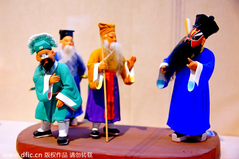 Vivid clay figurines exhibited in Nanjing