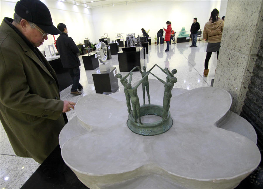 Sports sculptures exhibited in Nanjing