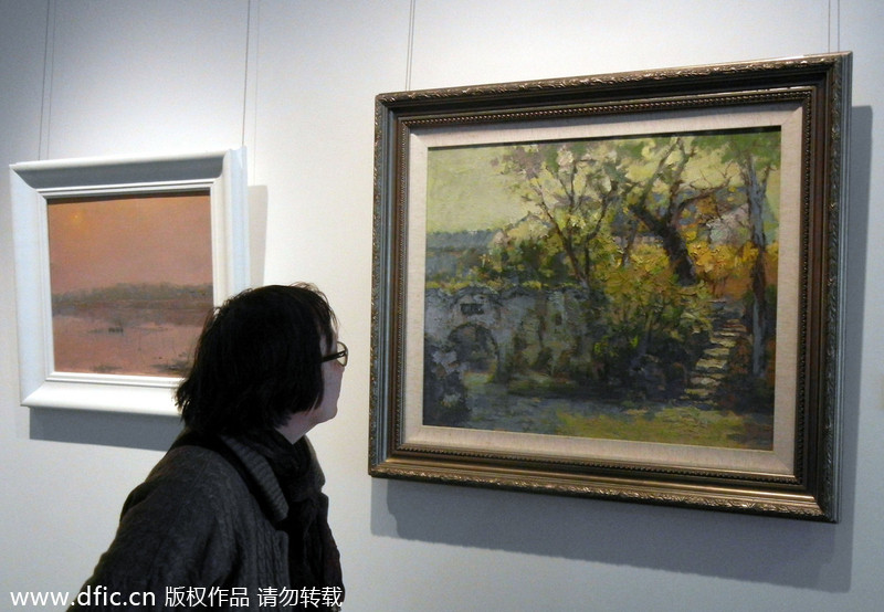 Oil paintings depict picturesque Jiangnan