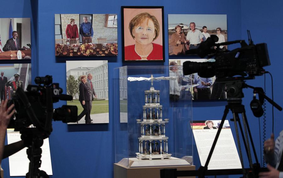 World leader portraits by Bush on display