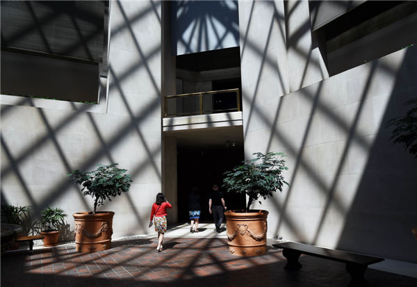 NY Met museum rebuilds wing