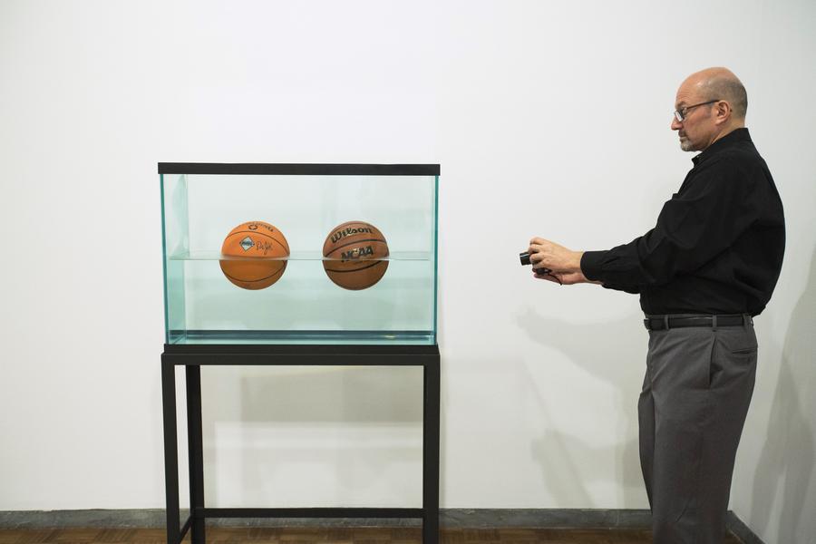 Preview of a Jeff Koons retrospective