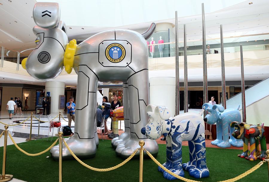 Dog sculptures debut in Hong Kong