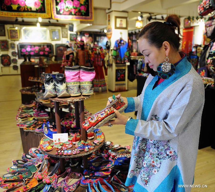 Embroidery works of Yi ethnic group