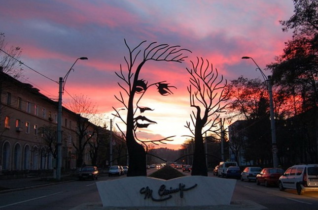 Creative public sculptures from around the world