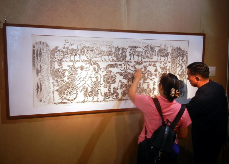 Han stone engraving art displayed in Suzhou