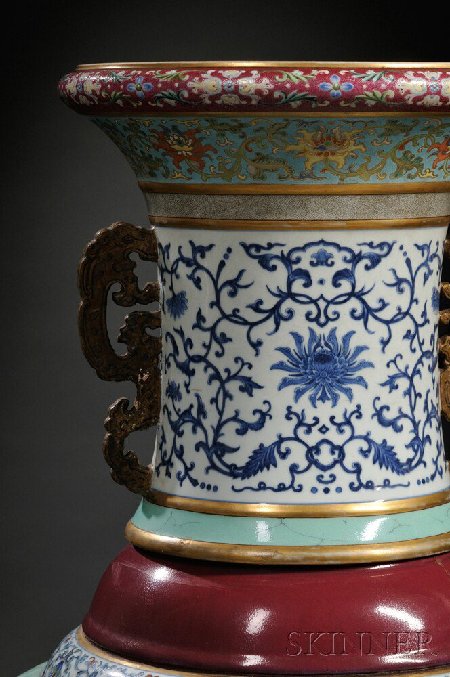 Chinese porcelain vase sets US auction record