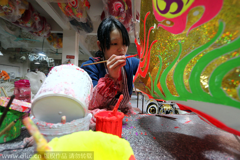 Old craft of making dancing lion mask preserved