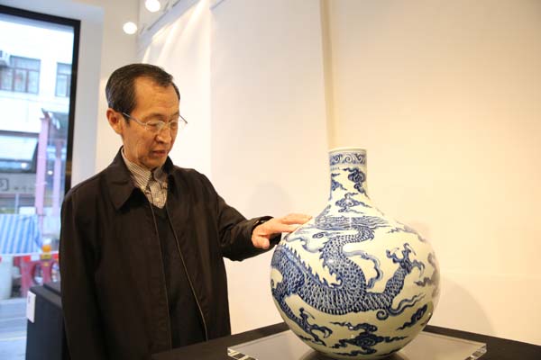 Ancient porcelains on display in HK