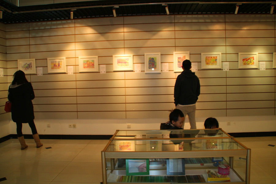 500-colored pencil drawings show held in Beijing